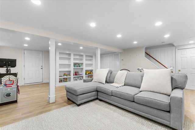 11 Lookout Avenue, Natick, MA 01760