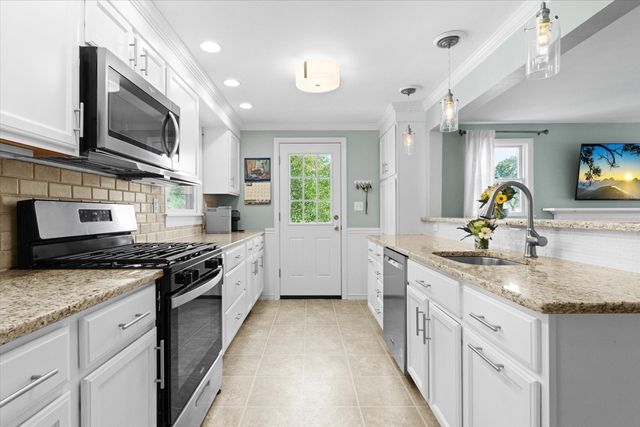 11 Lookout Avenue, Natick, MA 01760