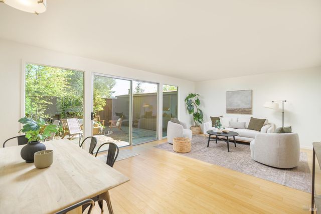 29 Surrey Ln, San Rafael, CA 94903