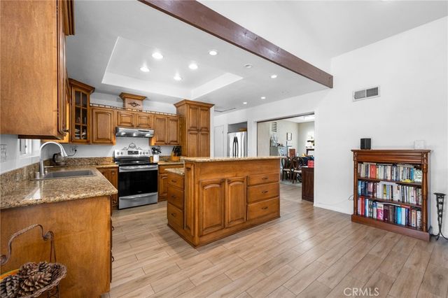 1099 Salinas, Costa Mesa, CA 92626