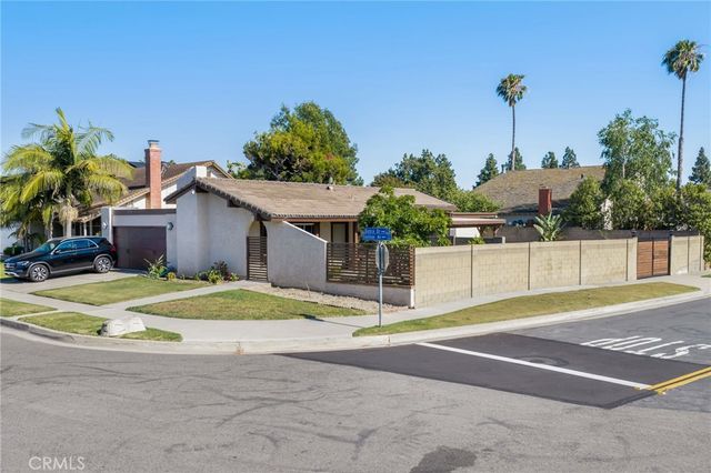 1099 Salinas, Costa Mesa, CA 92626