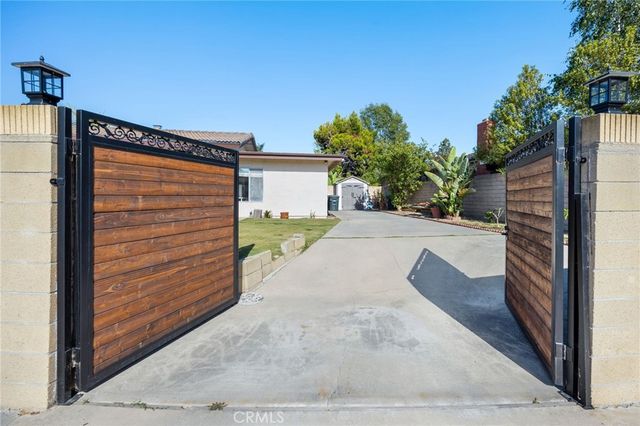 1099 Salinas, Costa Mesa, CA 92626