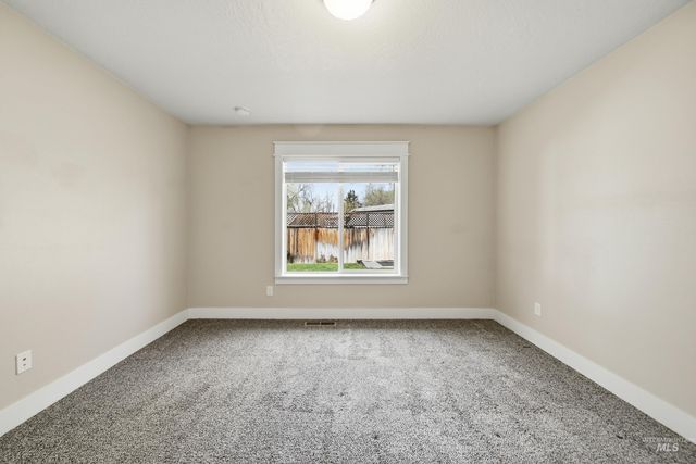 9522 W Woodland Dr, Boise, ID 83704