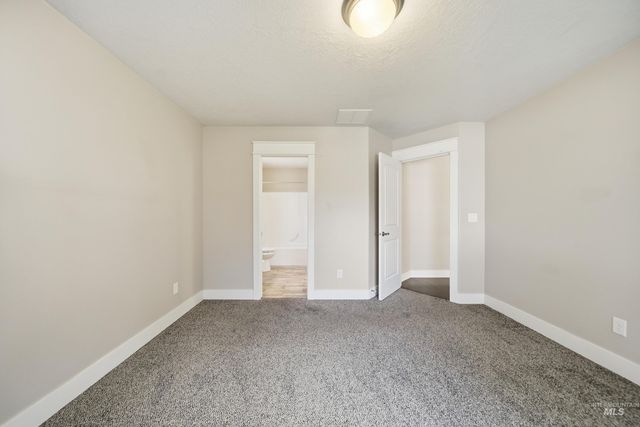 9522 W Woodland Dr, Boise, ID 83704