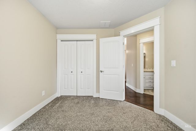 9522 W Woodland Dr, Boise, ID 83704