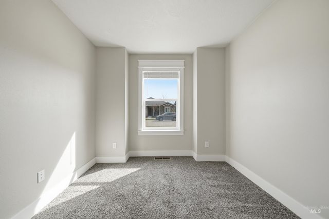 9522 W Woodland Dr, Boise, ID 83704