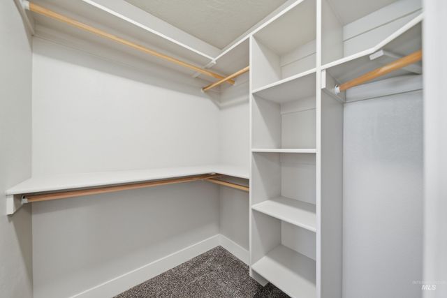 9522 W Woodland Dr, Boise, ID 83704