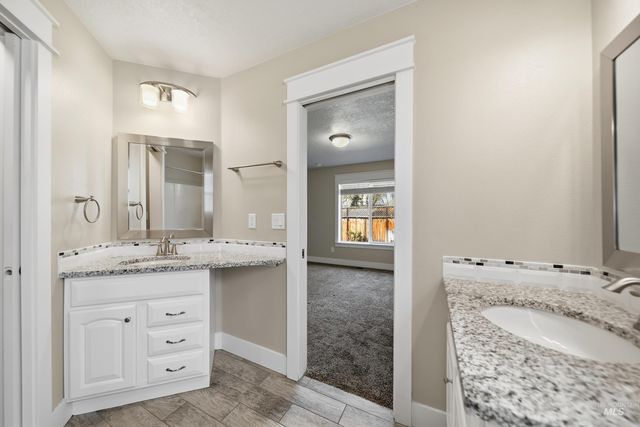 9522 W Woodland Dr, Boise, ID 83704