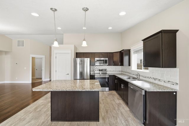 9522 W Woodland Dr, Boise, ID 83704