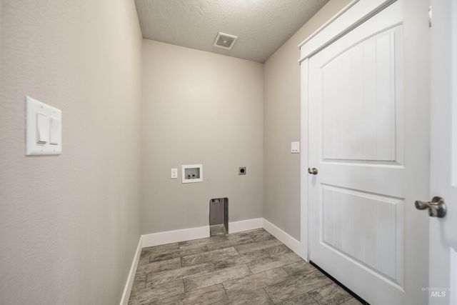 9522 W Woodland Dr, Boise, ID 83704