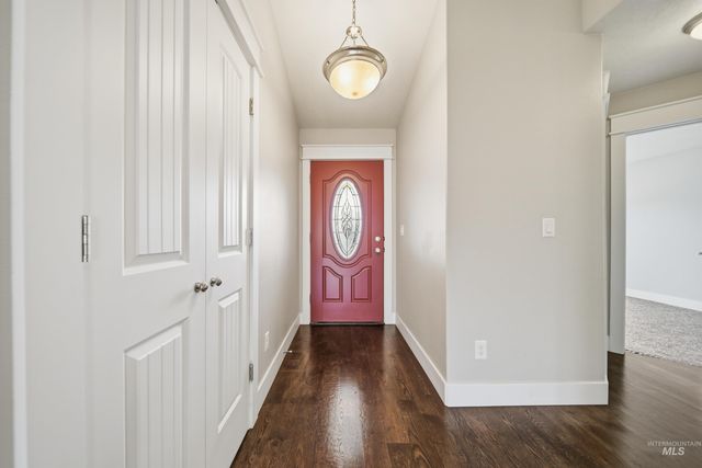 9522 W Woodland Dr, Boise, ID 83704