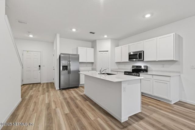 3989 MID CENTURY Street, Jacksonville, FL 32217