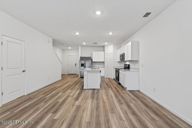 3989 MID CENTURY Street, Jacksonville, FL 32217