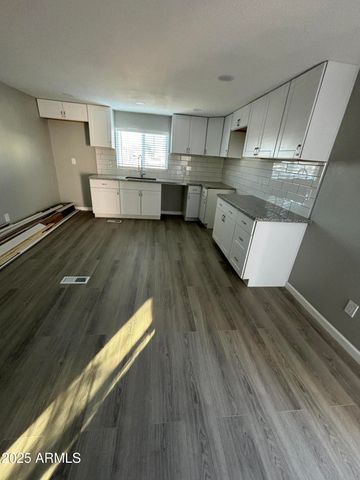 5745 W MARYLAND Avenue 8, Glendale, AZ 85301