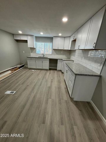 5745 W MARYLAND Avenue 8, Glendale, AZ 85301