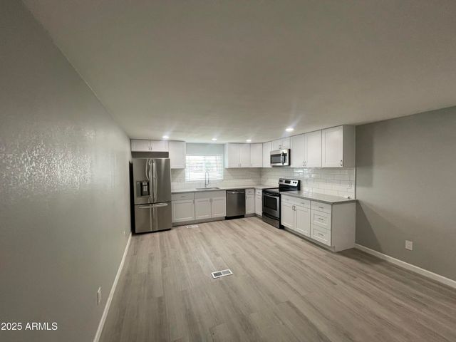 5745 W MARYLAND Avenue 8, Glendale, AZ 85301