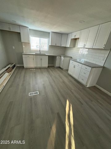 5745 W MARYLAND Avenue 8, Glendale, AZ 85301