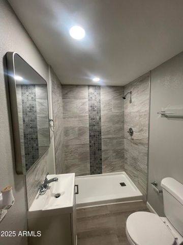 5745 W MARYLAND Avenue 8, Glendale, AZ 85301