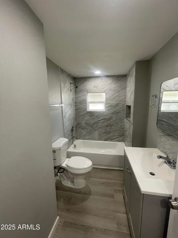 5745 W MARYLAND Avenue 8, Glendale, AZ 85301