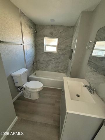 5745 W MARYLAND Avenue 8, Glendale, AZ 85301