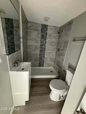 5745 W MARYLAND Avenue 8, Glendale, AZ 85301