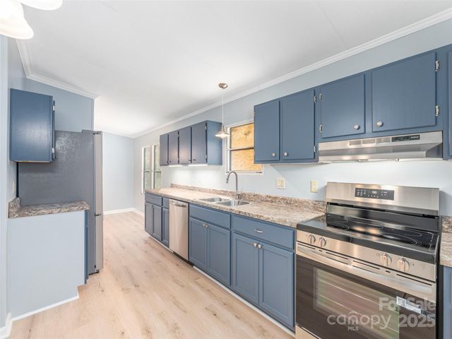 590 Hutch Mountain Road, Fletcher, NC 28732