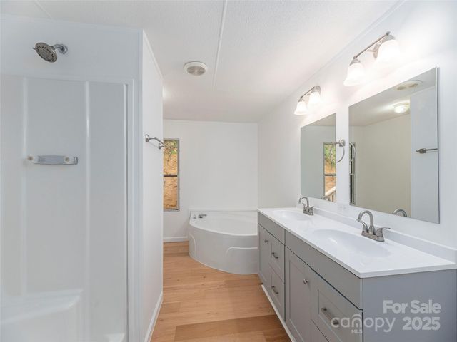 590 Hutch Mountain Road, Fletcher, NC 28732