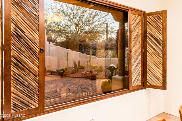 1712 N Coral Bells Drive, Tucson, AZ 85745