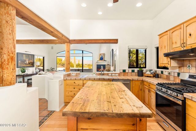 1712 N Coral Bells Drive, Tucson, AZ 85745