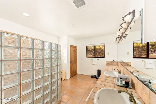 1712 N Coral Bells Drive, Tucson, AZ 85745