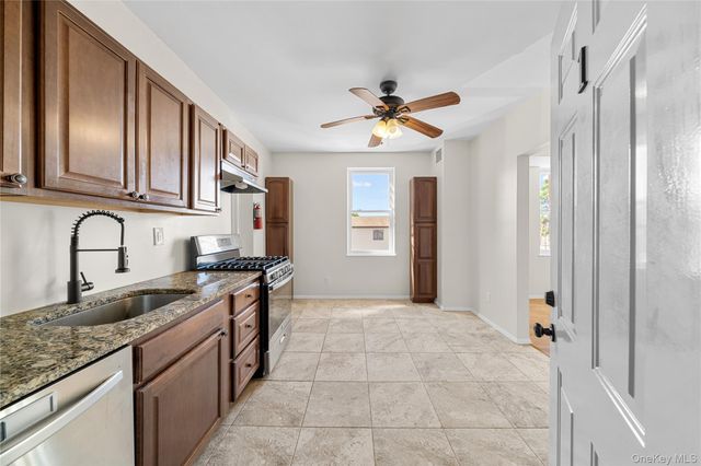 402 Jericho Turnpike 1, New Hyde Park, NY 11040