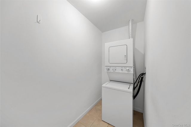 402 Jericho Turnpike 1, New Hyde Park, NY 11040