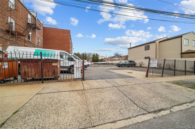 402 Jericho Turnpike 1, New Hyde Park, NY 11040