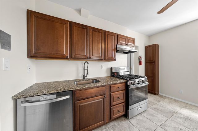 402 Jericho Turnpike 1, New Hyde Park, NY 11040