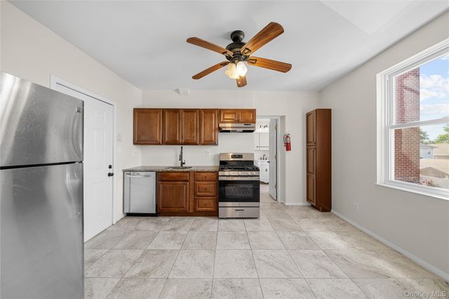 402 Jericho Turnpike 1, New Hyde Park, NY 11040