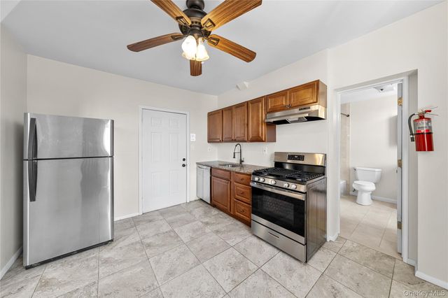 402 Jericho Turnpike 1, New Hyde Park, NY 11040