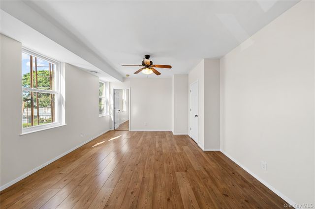 402 Jericho Turnpike 1, New Hyde Park, NY 11040