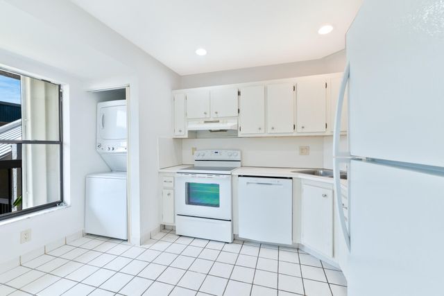 225 SE 10th Street 11D, Deerfield Beach, FL 33441