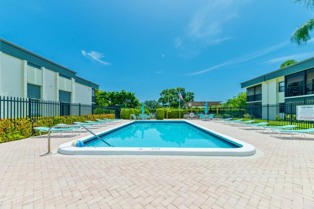 225 SE 10th Street 11D, Deerfield Beach, FL 33441