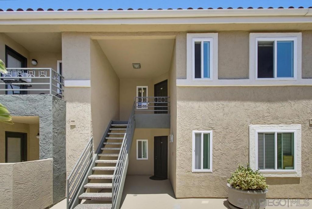 Image 1 of property listing at 7545 Charmant Dr 1510, San Diego, CA 92122
