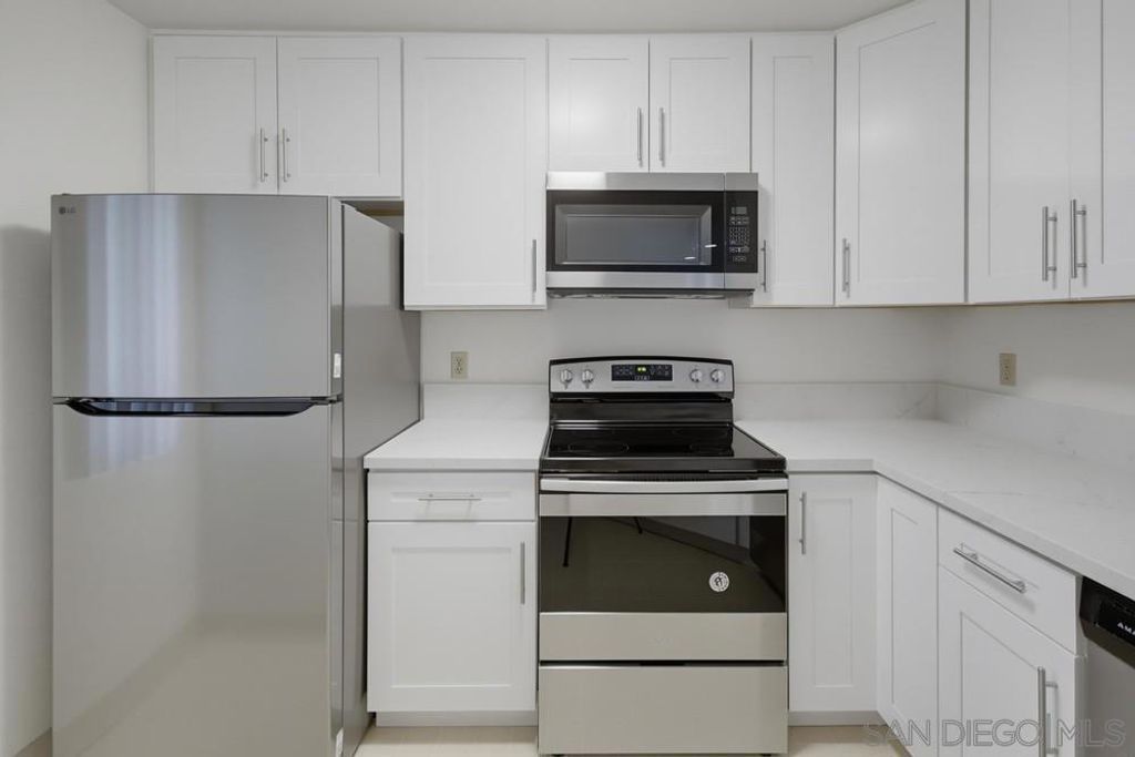 Image 11 of property listing at 7545 Charmant Dr 1510, San Diego, CA 92122