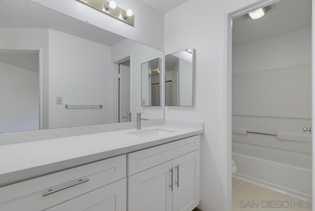 Image 24 of property listing at 7545 Charmant Dr 1510, San Diego, CA 92122
