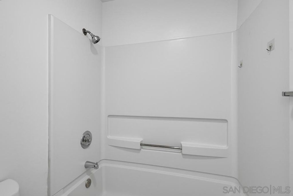 Image 25 of property listing at 7545 Charmant Dr 1510, San Diego, CA 92122