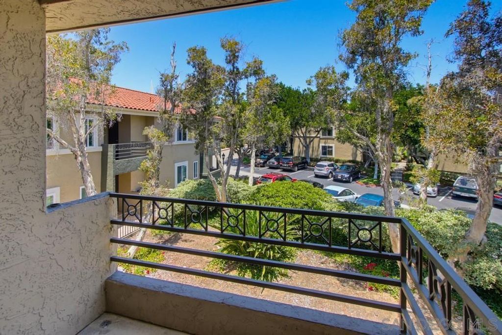 Image 4 of property listing at 7545 Charmant Dr 1510, San Diego, CA 92122