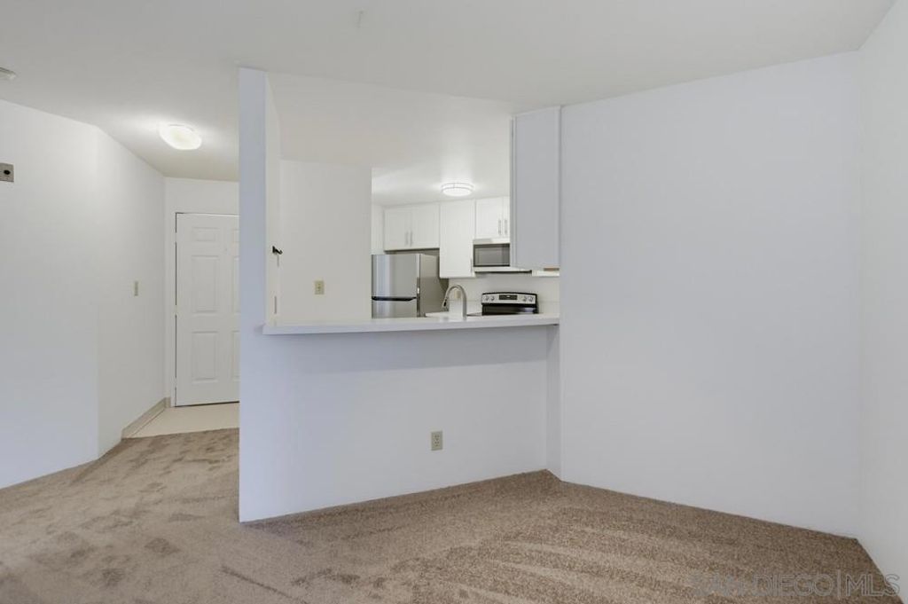 Image 7 of property listing at 7545 Charmant Dr 1510, San Diego, CA 92122