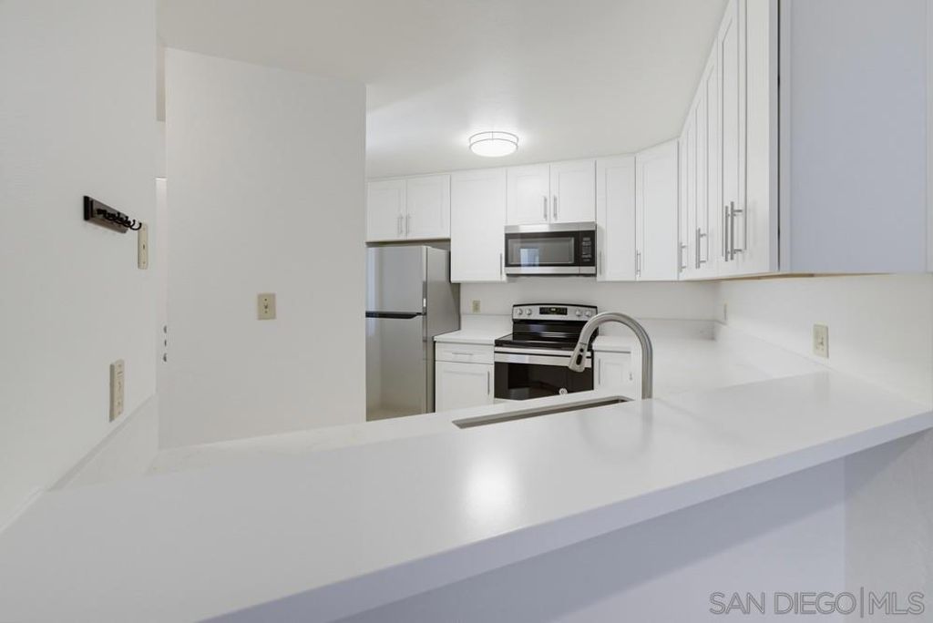 Image 8 of property listing at 7545 Charmant Dr 1510, San Diego, CA 92122
