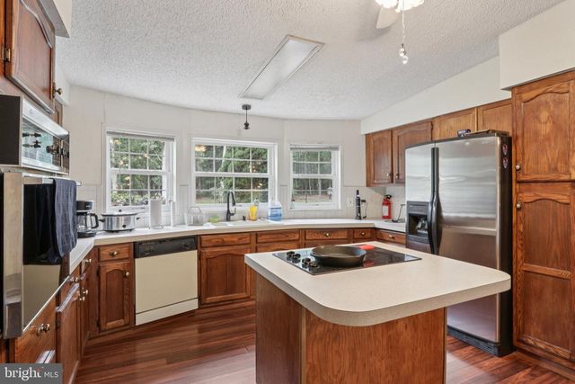 399 UPLAND AVE, Absecon, NJ 08205