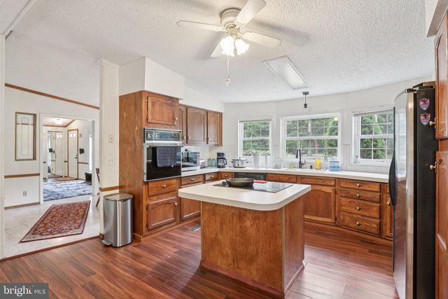 399 UPLAND AVE, Absecon, NJ 08205