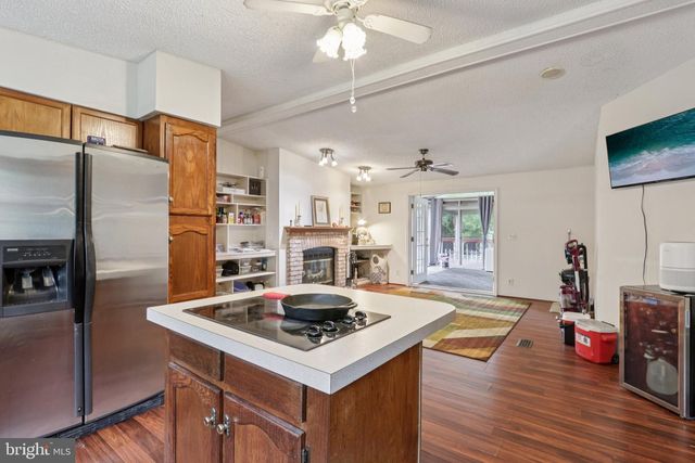 399 UPLAND AVE, Absecon, NJ 08205