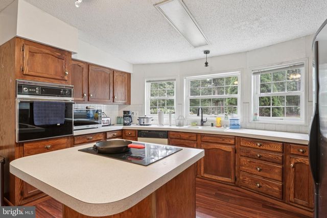399 UPLAND AVE, Absecon, NJ 08205